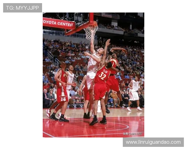 导演目睹姚明的篮球魅力与人生故事的交织瞬间