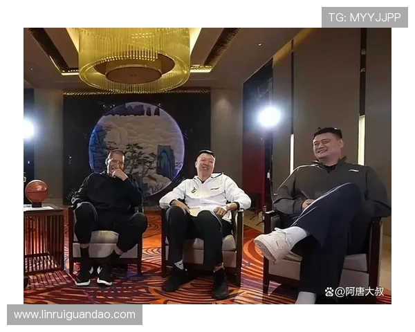空姐们齐聚一堂热议姚明身高魅力与篮球传奇故事 空姐们齐聚一堂热议姚明身高魅力与篮球传奇故事