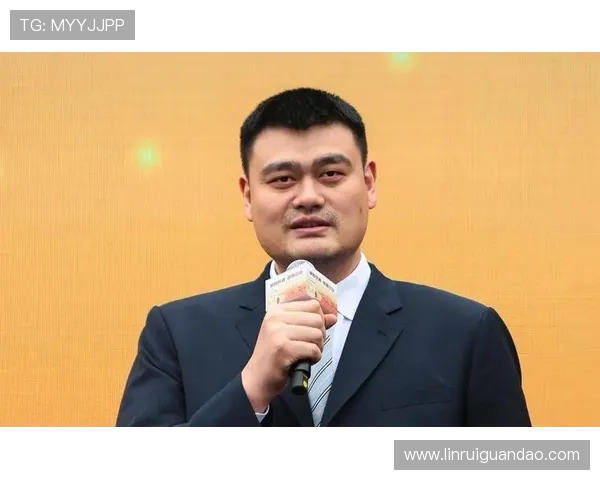 姚明变身搞笑巨人爆笑恶搞瞬间让你捧腹大笑不容错过的趣味时刻